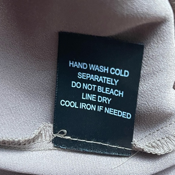 Ro & De V Neck/ Back Blouse, Taupe Sz M - Picture 4 of 6